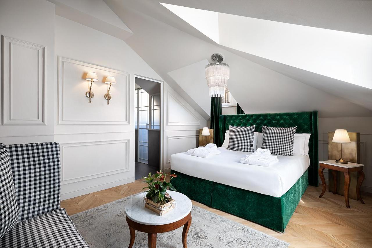 Executive Queen Suite with Balcony and View - Non-Smoking